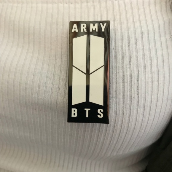 BTS army pin! Kpop - Picture 5 of 5